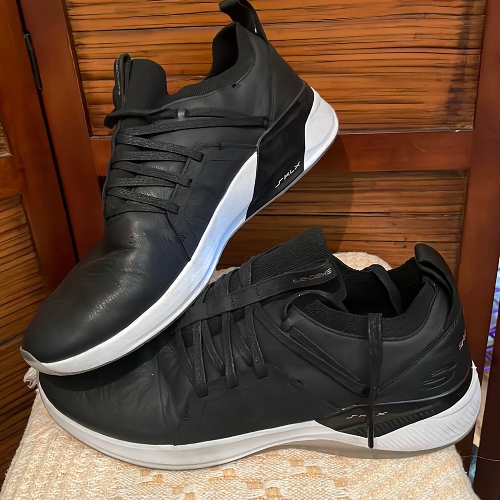 Skechers men’s size 13 black shoe